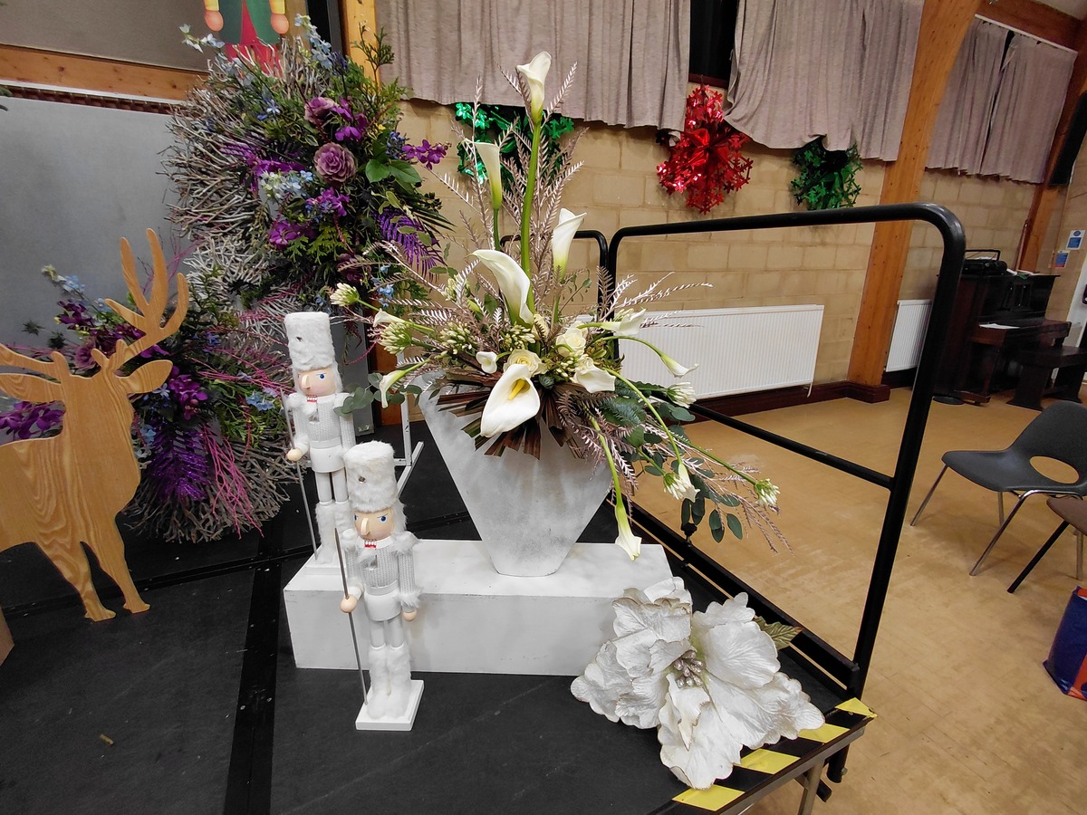 20251211 scgs floral (11)